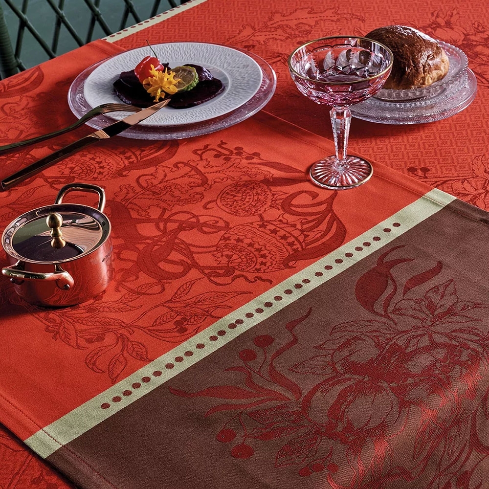 Garnier-Thiebaut Table Runner - Noel Fruit Rouge - GS Garnier-Thiebaut Table Runner - Noel Fruit Rouge - GS