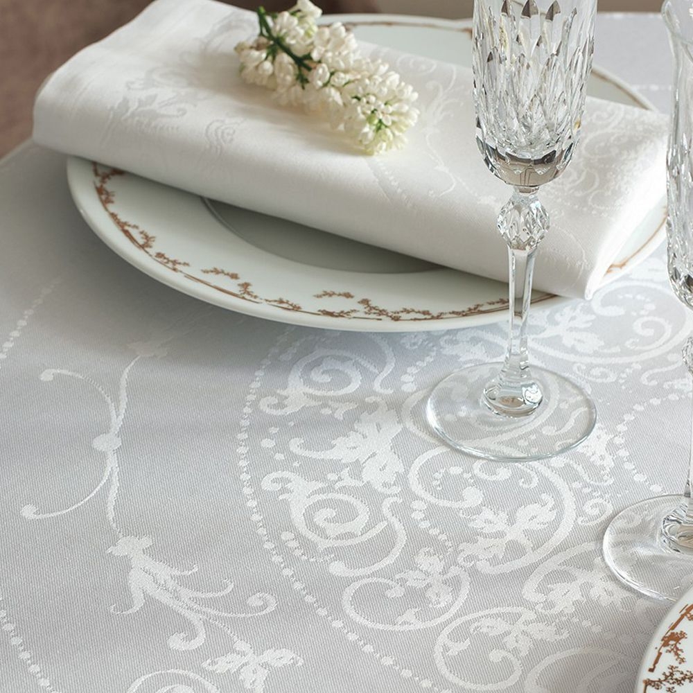 Garnier-Thiebaut Table Runner - Comtesse Blanc - GS Garnier-Thiebaut Table Runner - Comtesse Blanc - GS