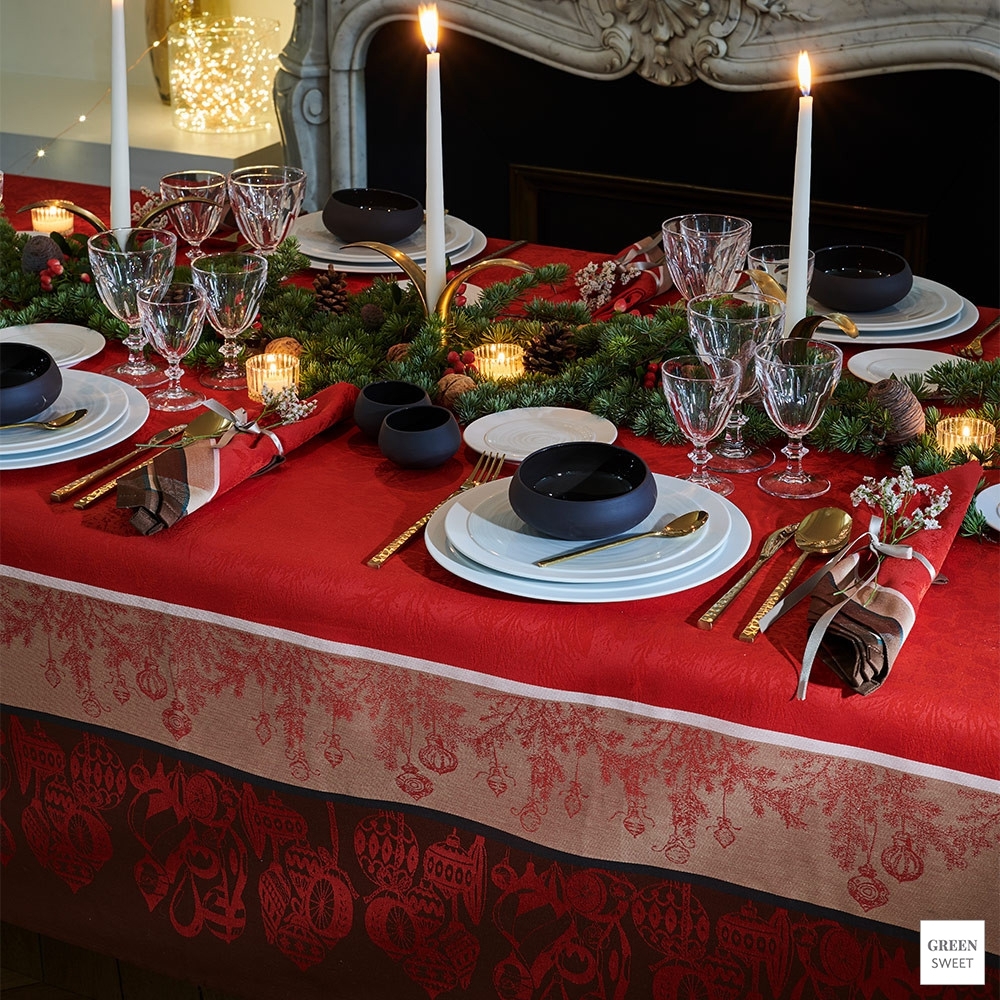Garnier-Thiebaut Table Runner - Couronne De Noel Rouge - GS Garnier-Thiebaut Table Runner - Couronne De Noel Rouge - GS